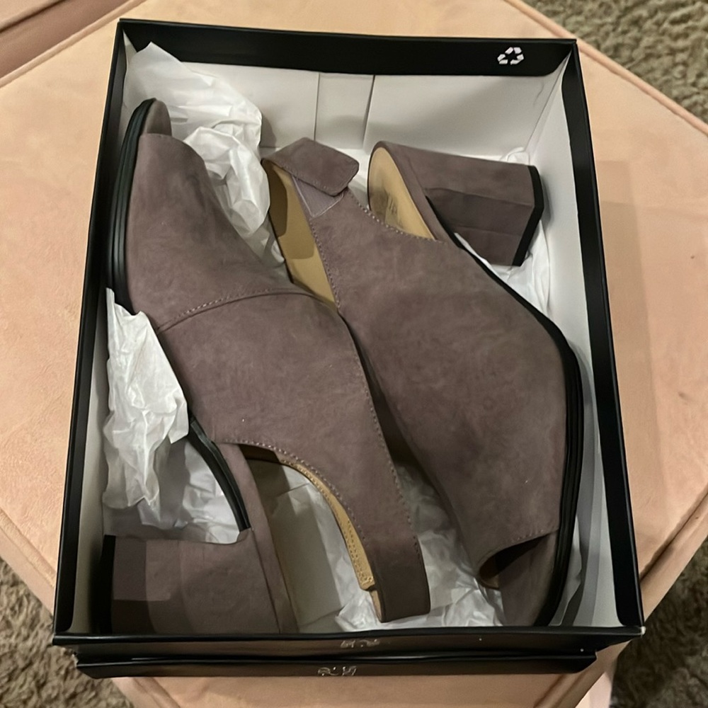 Tan suede Naturalizer sling back heels size 10 M